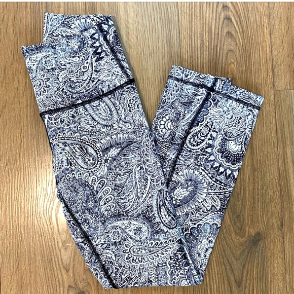 Lululemon Wunder Under Crop - Picture 1 of 4